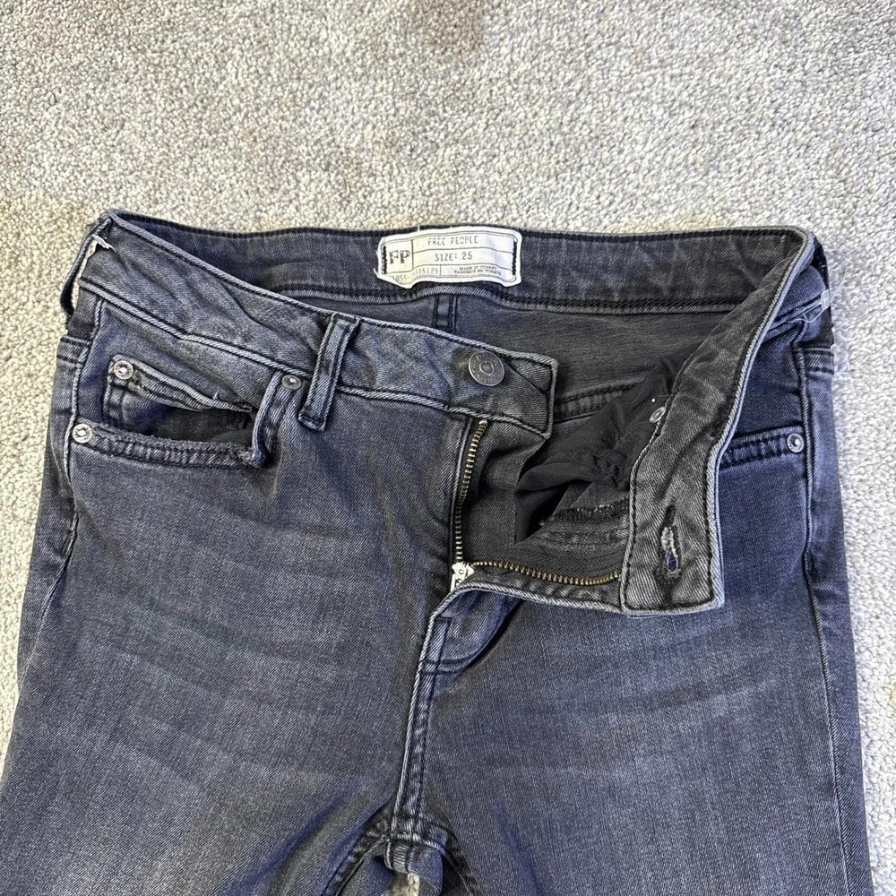 Free People Flare Jeans Women's 25 Charcoal Wash Distressed Denim - Picture 3 of 7